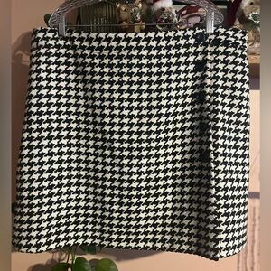 Vince Camuto Black and White Houndstooth Skirt NWOT